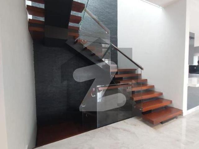 500sq yd Luxury Villa FOR SALE. 2km from Entrance of BTK. 6 Bed DDL 2 Kitchens Bahria Town Precinct 4