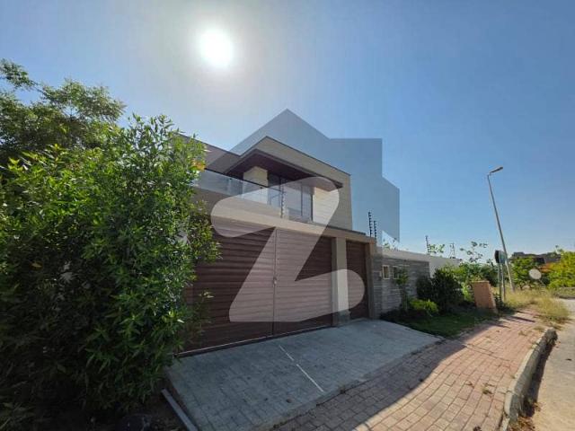 500 Square Yard Luxury Villa FOR SALE 2 Km From Entrance Of BTK 6 Bed DD Lounge 2 Kitchens