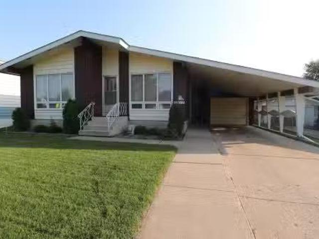 5017 46 Avenue, Vegreville, AB, T9C 1L7 house for sale List.