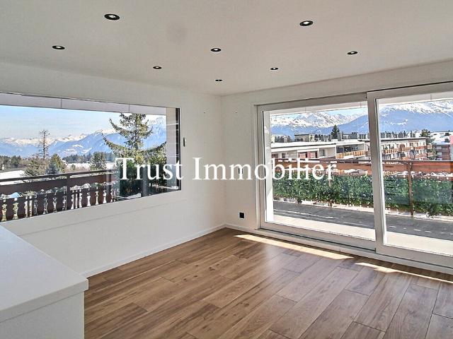 5011. Außergewöhnliches Penthouse und Panoramablick im Herzen von Crans