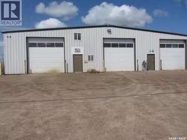501 9Th Street N, Martensville, SK, S0K 1E0 commercial for s.