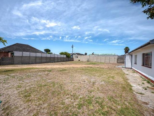 503 m² Land available in Windermere