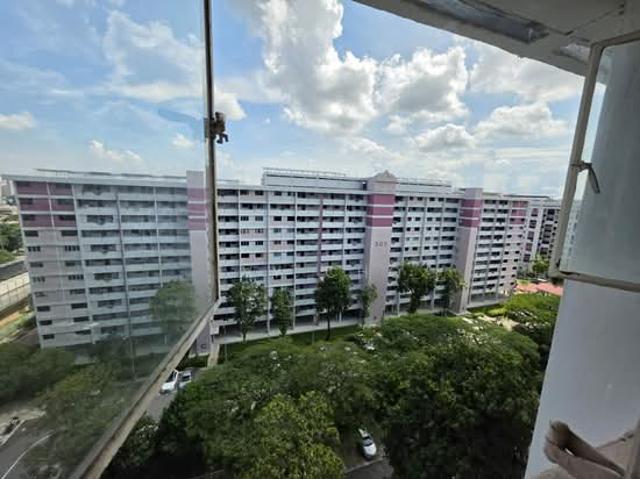504 Ang Mo Kio Avenue 8 HDB Apartment For Sale, $495,000, 2 Bed 2 Bath 882 sqft $561.00 psf