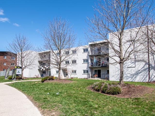504 Glenelm Cres. 2 Bedroom Apartment for Rent at 504 Glenelm Crescent, Waterloo, ON N2L 5C8 Lakeshore