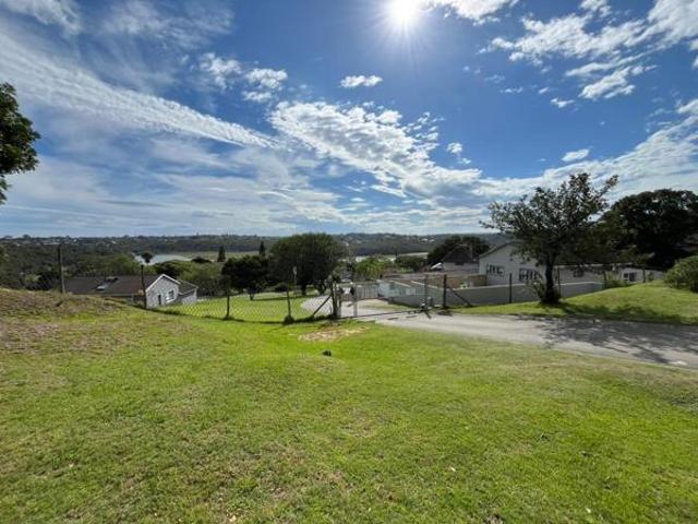 505 m² Land available in Beacon Bay