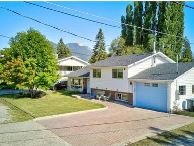 506 5Th Street, Golden, BC, V0A 1H0 house for sale | Listing ID 10394 | Royal LePage