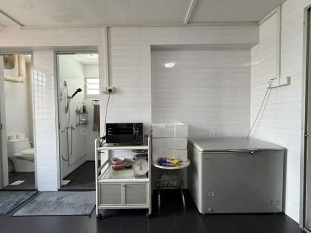 506 Bukit Batok Street 52 HDB Apartment For Sale, $420,000, 2 Bed 1 Bath 646 sqft $650.00 psf