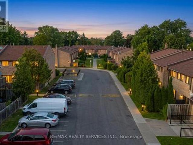 50 2605 Woodchester Drive, Mississauga, ON, L5K 2E3 townhouse for sale | Listing ID W13614 | Royal LePage