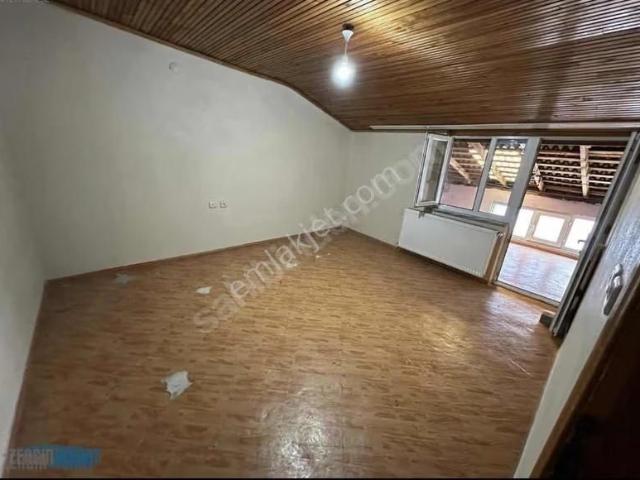 50.yıl Mah Satılık Çatı Kat Daire Merkezi Konumda