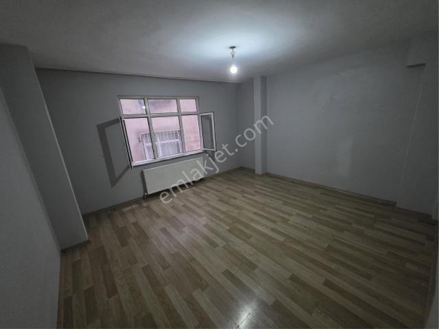 50. Yıl Mahallesi 2+1 95 M2 1. Kat Çarşamba Pazarına Yakın Kiralık Temiz Daire