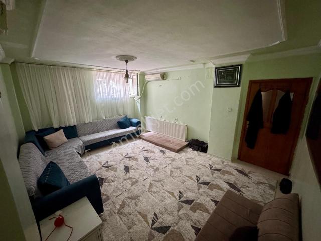 50.yıl Mahallesinde Metroya Yakın Satılık 125m² Geniş 2+1 Daire