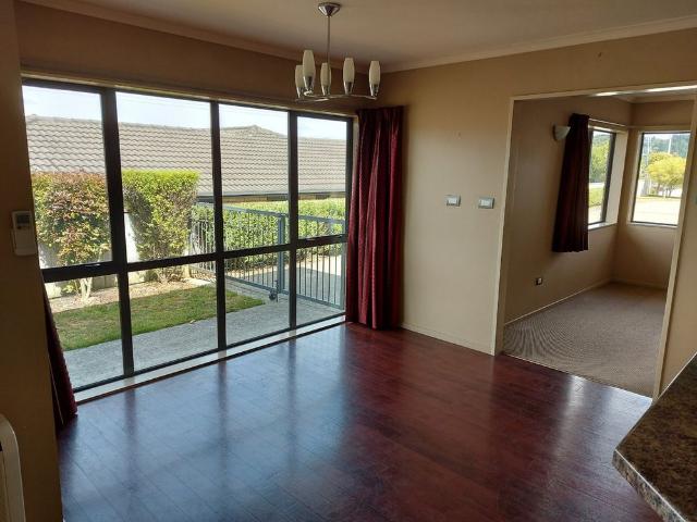 50 Percy Kinsman Crescent, Riverstone Terraces