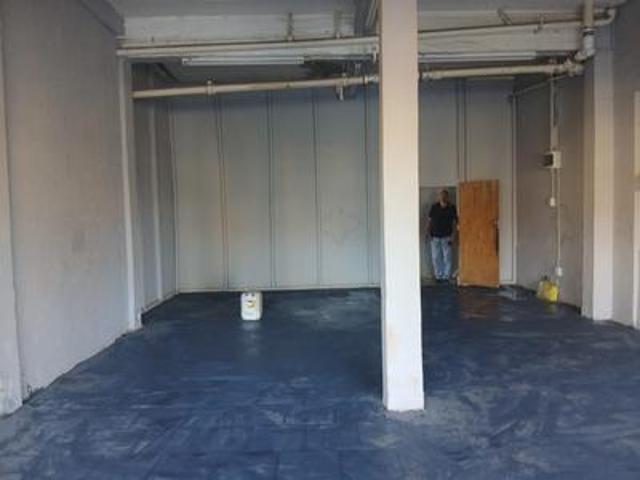 50 sqm office/retail property to let.