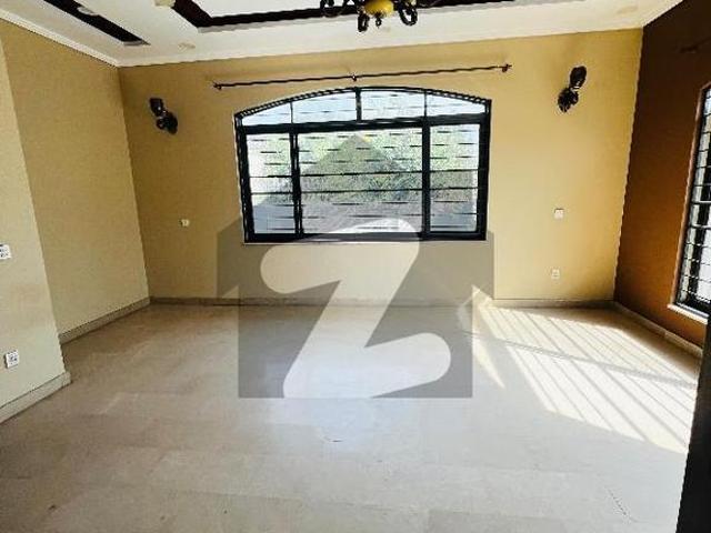 50x90 End Corner Ideal Location With Extra Land D 12