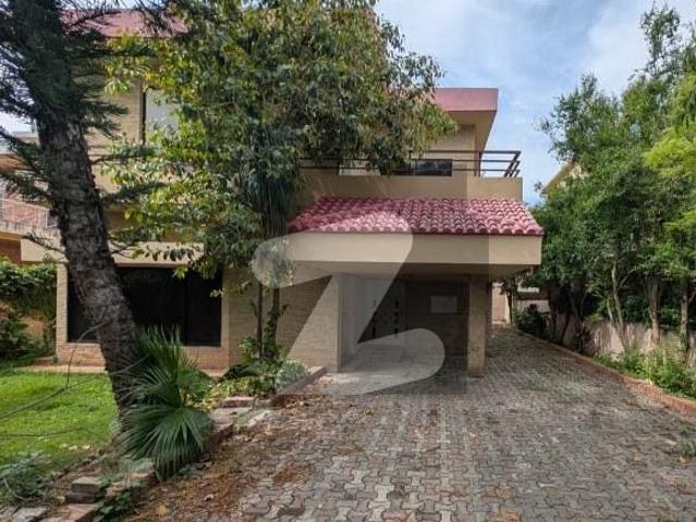 50X90 Prime Location Old House Is Available For Sale F 7