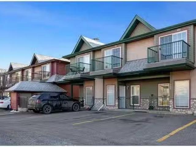 5101 200 Lougheed Drive, Fort Mcmurray, AB, T9K 2W3 townhous.