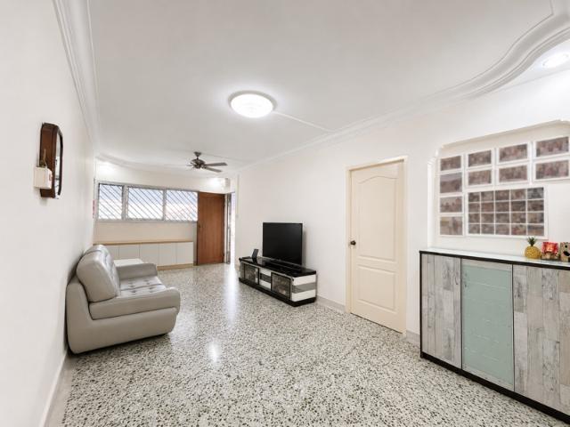 510 Jurong West Street 52 HDB Apartment For Sale, $439,000, 2 Bed 2 Bath 796 sqft $552.00 psf