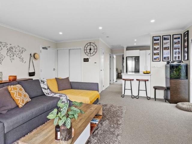5/110 Hobsonville Point Road, Hobsonville