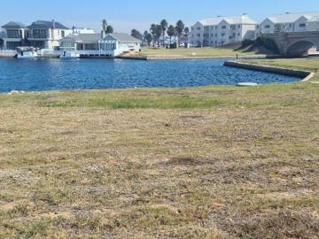511 m² Land available in Marina Martinique