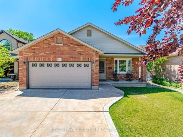 5122 Meadowood Lane, Lincoln, ON, L3J 0J7 house for sale | Listing ID X13602 | Royal LePage