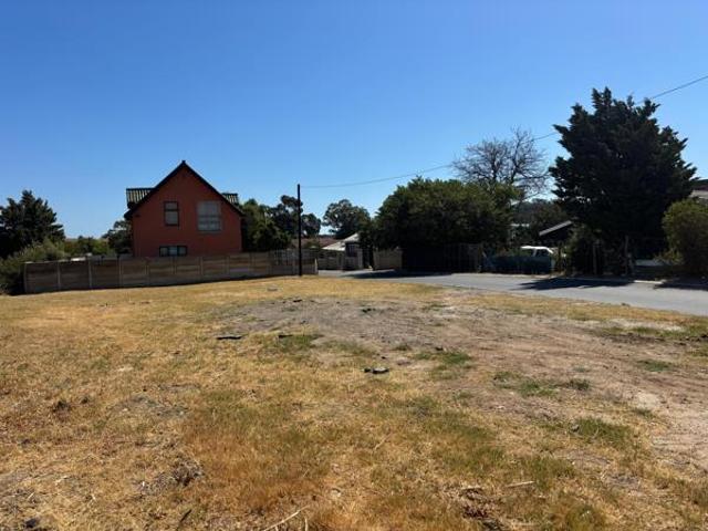 512 m² Land available in Sir Lowrys