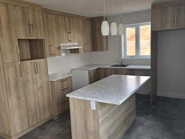 51/2 Propre Et Lumineux — Haut De Duplex