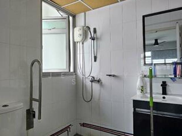 513D Yishun Street 51 HDB Apartment Room Rental, $1,200, 1 Bed 1 Bath 200 sqft $6.00 psf