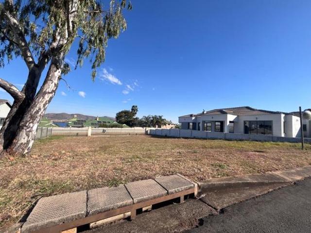 515 m² Land available in Kosmos