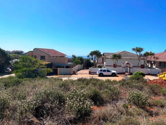 516 m² Land available in Jeffreys Bay Central