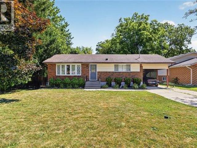 516 Maude Street, Petrolia, ON, N0N 1R0 house for sale | Listing ID 26021 | Royal LePage