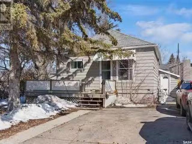 517 Isabella Street W, Saskatoon, SK, S7M 0E3 house for sale.