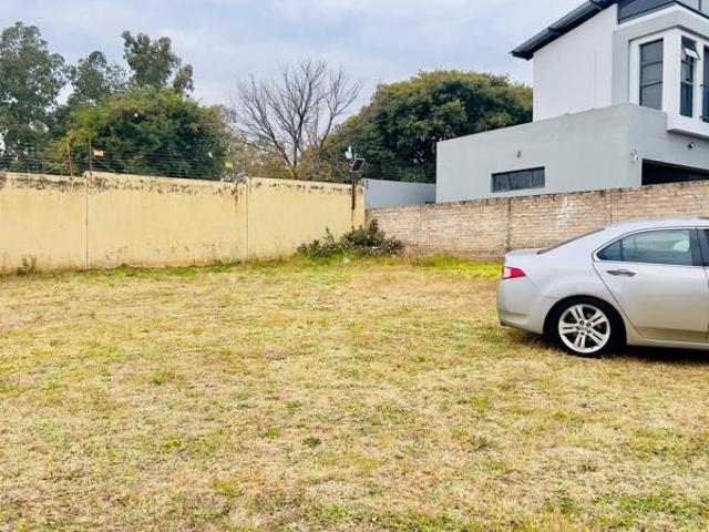 519 m² Land available in Willowbrook