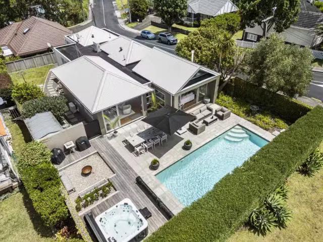 51 Beach Road, Mellons Bay, Manukau City