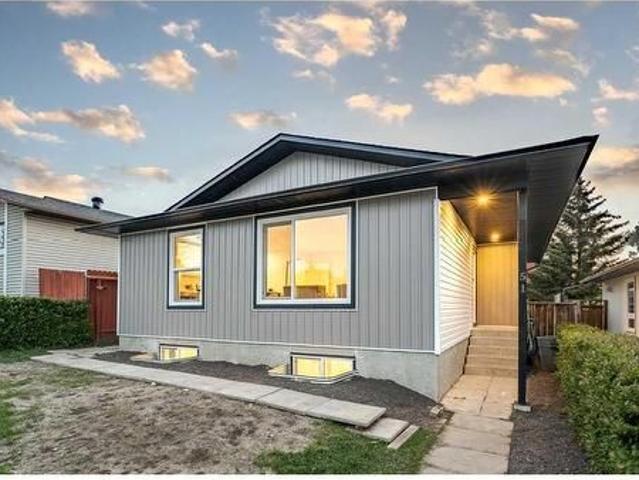 51 Beddington Circle Ne, Calgary, AB, T3K 1N8 house for sale.