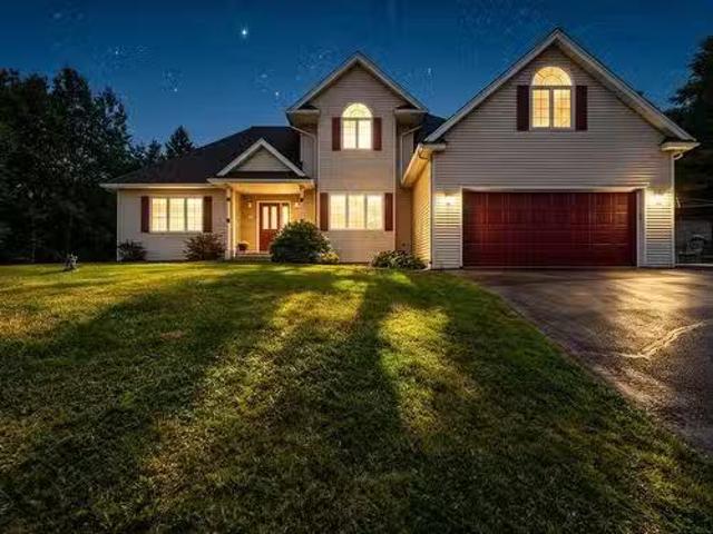 51 Parklyn Court, Upper Tantallon, NS, B3Z 1M5 Luxury House.