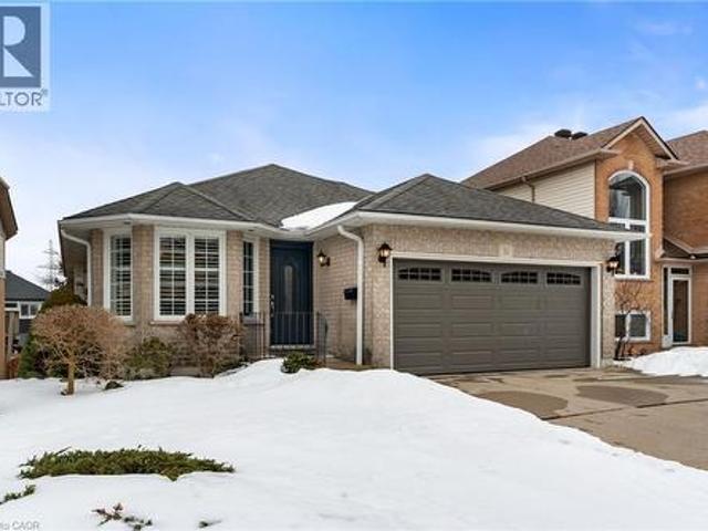 51 Redtail Crescent, Hamilton, ON, L9B 2R5 house for sale | Listing ID 40820 | Royal LePage