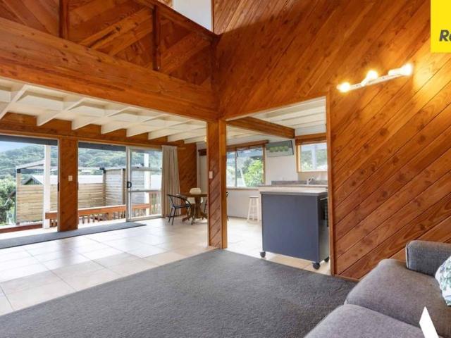 51 Seaview Road, Piha