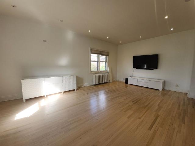 5207 Av. Jacques Grenier, Montréal Côte des Neiges, QC H3W