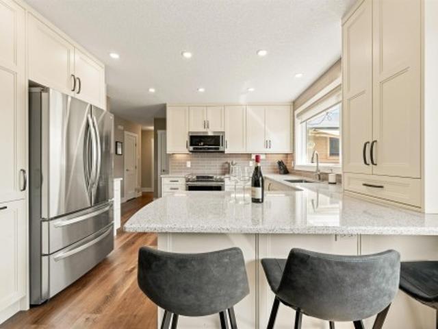 5207 B Street Nw, Edmonton, AB, T6H 3N4 house for sale | Listing ID E4502 | Royal LePage