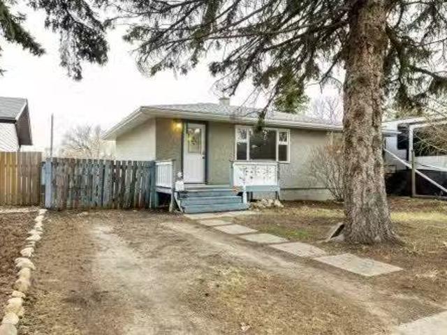 5209 Wilson Street, Blackfalds, AB, T0M 0J0 house for sale.
