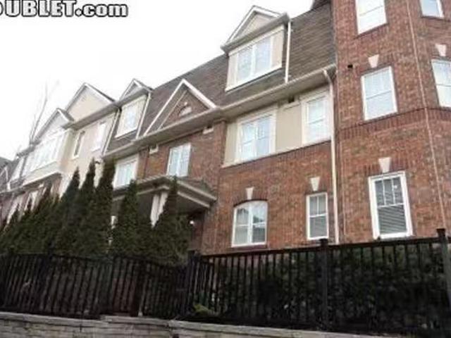 5200 Townhouse 2 bedrooms in Mississauga