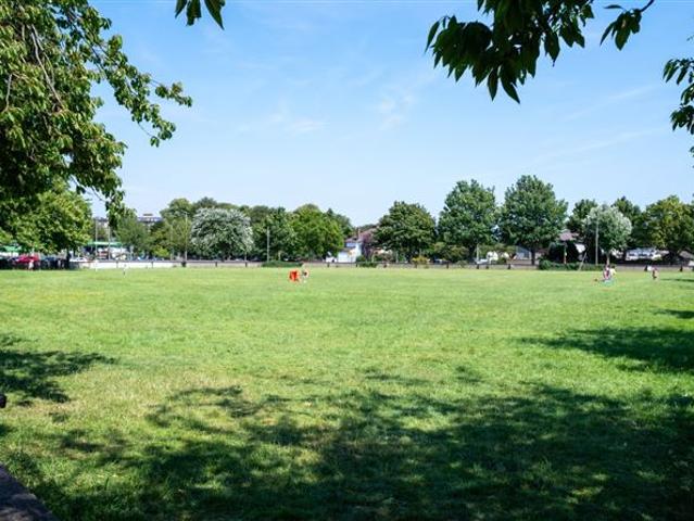 Sale Agreed | 7 The Oval, Palmerstown, Dublin 20 DNG Lucan 5011 MyHome. Ie Residential