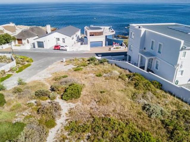 520 m² Land available in Perlemoenbaai