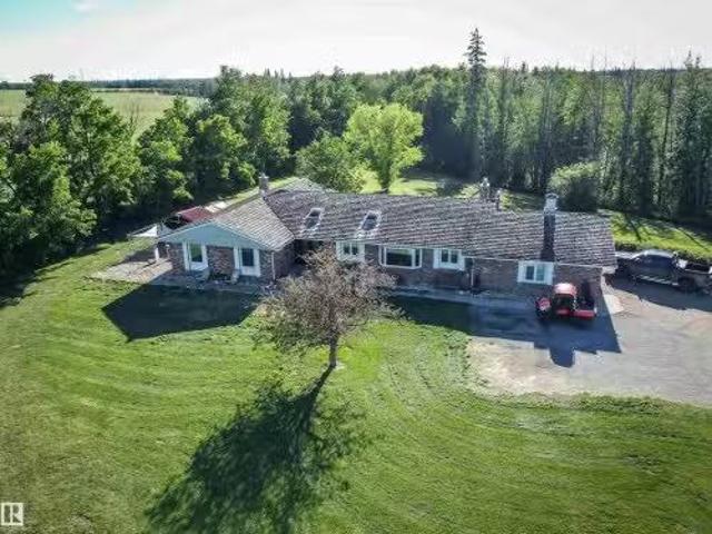 52102 Rge Road 280, Rural Parkland County, AB, T7Z 1Y3 house.