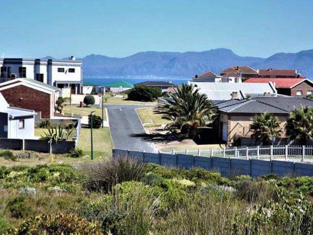 521 m² Land available in Perlemoenbaai