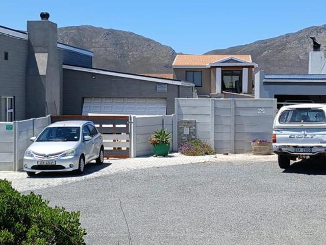 521 m² Land available in Perlemoenbaai