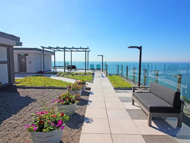 5220 Lakeshore