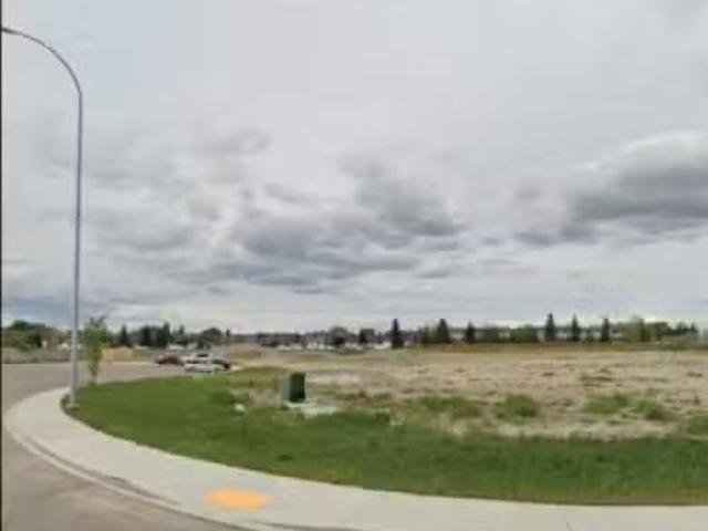 5236 28 Avenue Se, Calgary, AB, T2B 3W3 vacant land for leas.