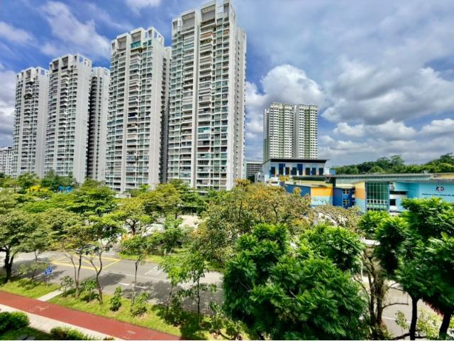 523 Ang Mo Kio Avenue 5 HDB Apartment For Sale, $430,000, 2 Bed 2 Bath 731 sqft $588.00 psf