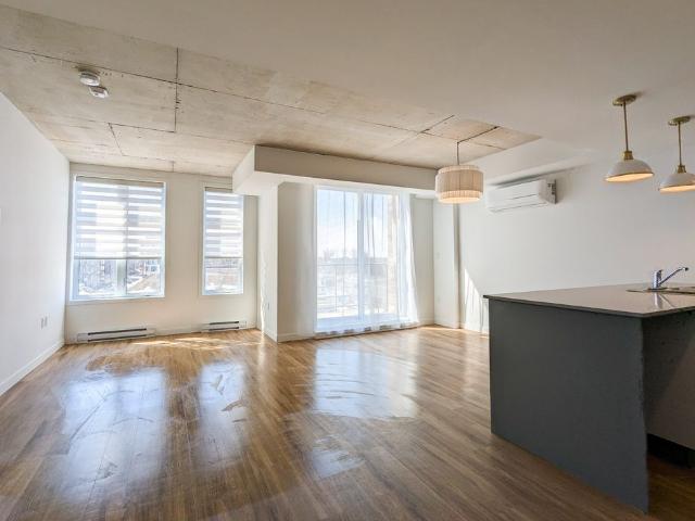5250 Boul. Henri Bourassa O. Montréal Saint Laurent, QC H4R
